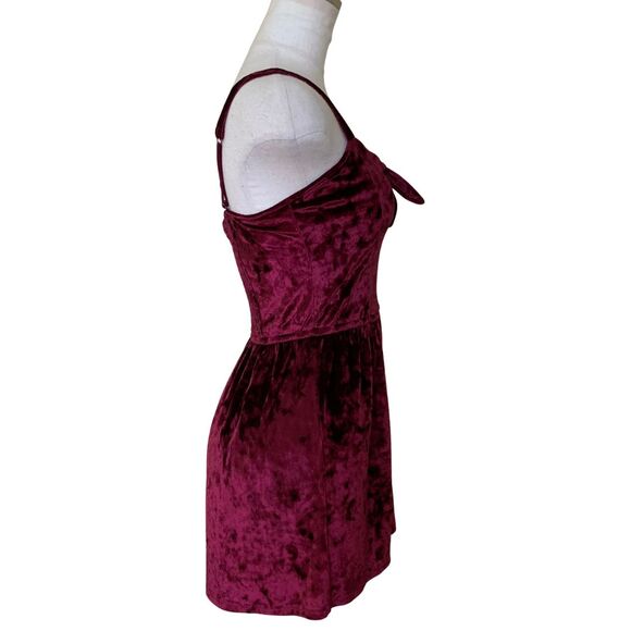 Hollister Burgundy Velvet Romper Size S Party / Holiday Outfit - Picture 4 of 12